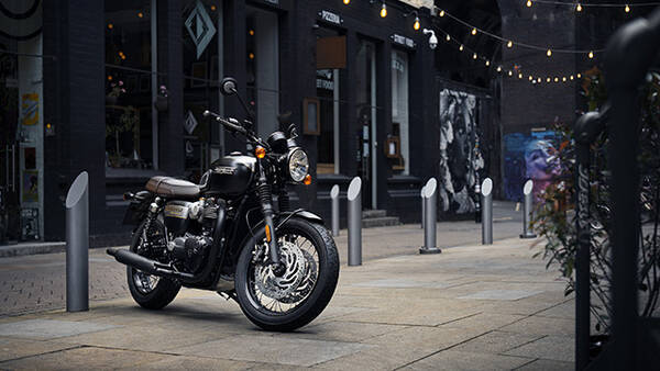 お洒落な英国バイク トライアンフ に 唯一無二のゴールドラインが登場 21年11月6日 エキサイトニュース