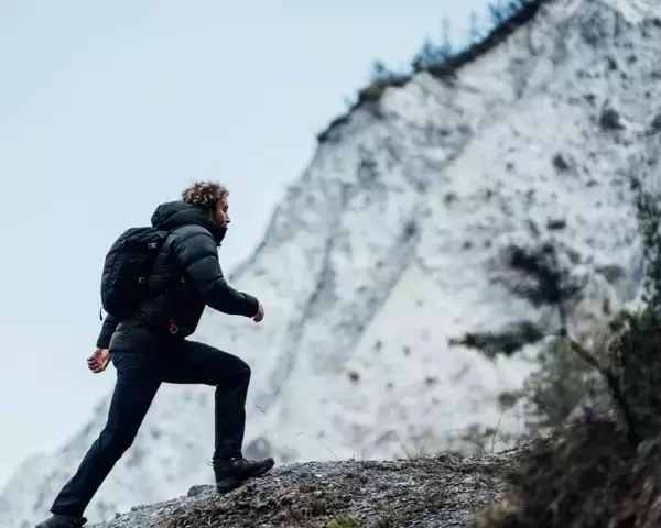 「登山やクライミングで大活躍するウェア。マムートのパフォーマンス・コレクション」の画像