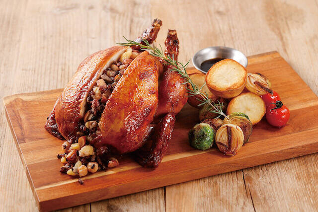 本格派の味「Royal Garden Cafe」のクリスマスローストチキン (2021年11月28日) - エキサイトニュース