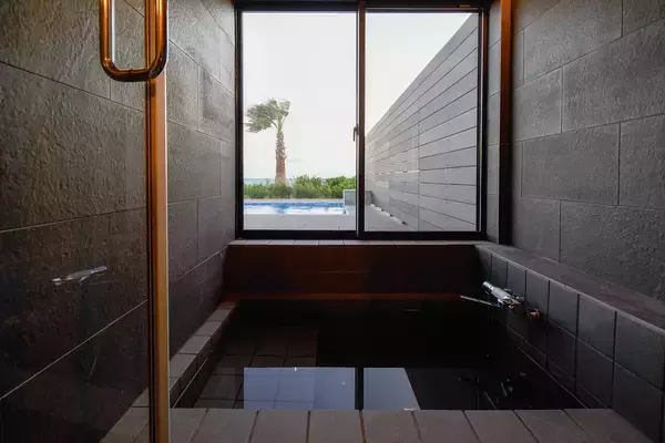 「千葉県鴨川市に温泉・プライベートプール付きラグジュアリーリゾートがオープン」の画像