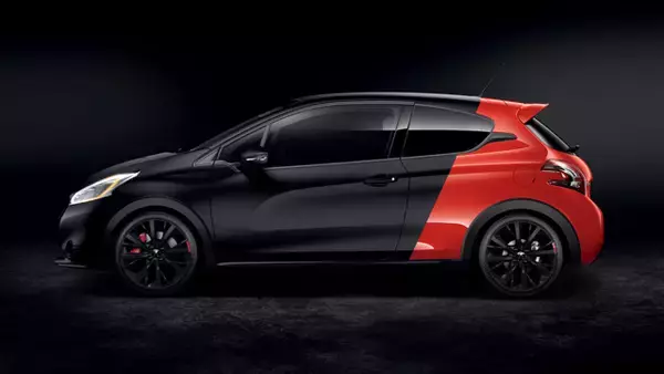 前と後ろでクルマが違う!? プジョーから斬新過ぎる「208GTi」が登場