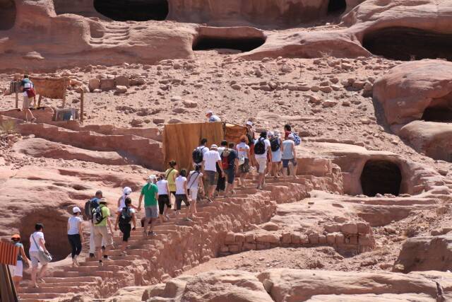 ペトラ遺跡 エル カズネ神殿 更にその先 素晴らしき エド ディル の風景 15年7月30日 エキサイトニュース