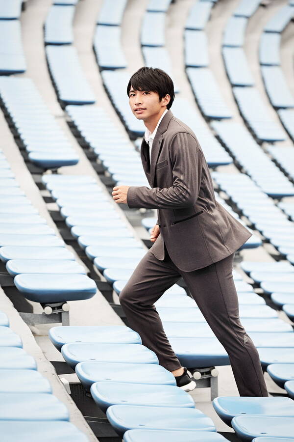 走れるスーツ アディダスが提案するセットアップスーツが発売 16年9月13日 エキサイトニュース