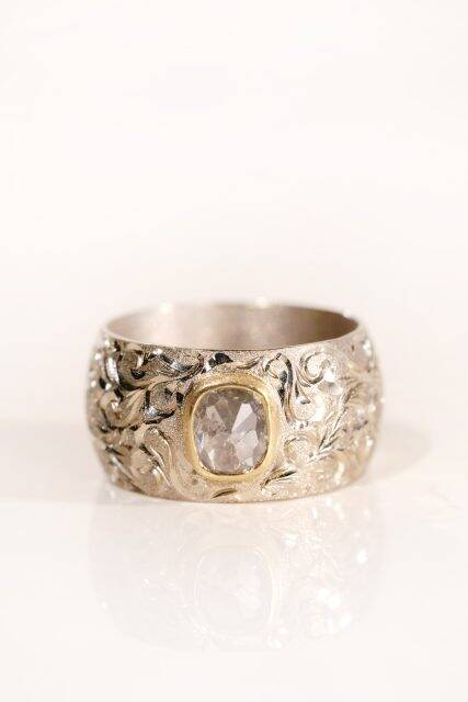 ジュエリーブランド「SIXTH NIGHT」から初となるラグジュアリーな一点物ユニセックスリングが登場