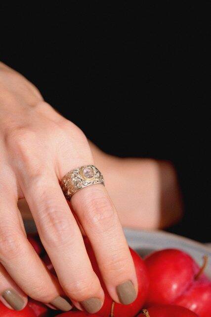 ジュエリーブランド「SIXTH NIGHT」から初となるラグジュアリーな一点物ユニセックスリングが登場