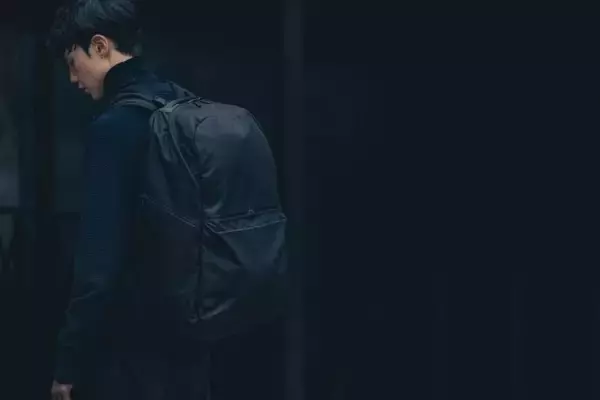 収納力に特化した大容量42L！MONOLITH ALPHA（モノリス アルファ）の黒  