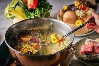 10種類のキノコを味わえる贅沢三昧の火鍋も。「グランド ハイアット 東京」に秋限定ディナー登場