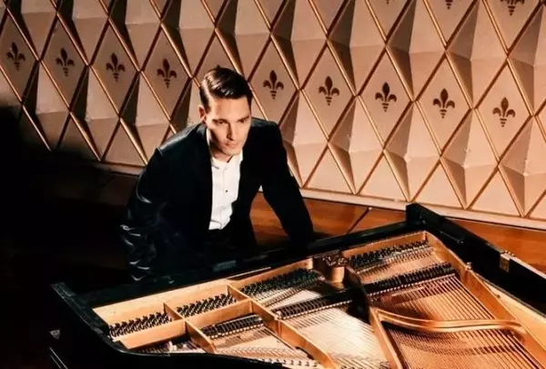 「世界25万人が熱狂したクラシックの常識を覆す「ピアノ・バトル」が沖縄で開催。超絶技巧を見逃すな」の画像