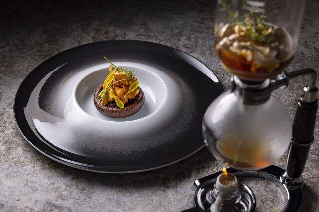 「コンラッド東京」のレストランやバー＆ラウンジに9月から秋食材を使った豪華コースが登場