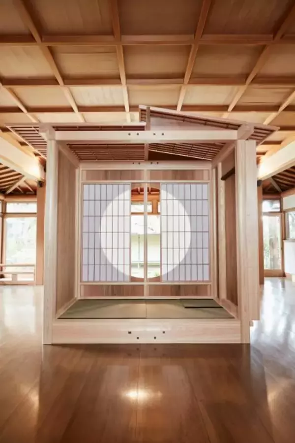 「宮大工の技が生み出す「モバイル茶室」。羽田エアポートガーデンで1日限りの茶の湯イベント開催」の画像