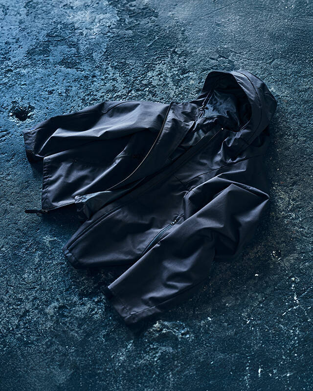 高機能素材と黒が持つ洗練美を融合した新ライン「コムサメン ブラック」が本格始動！