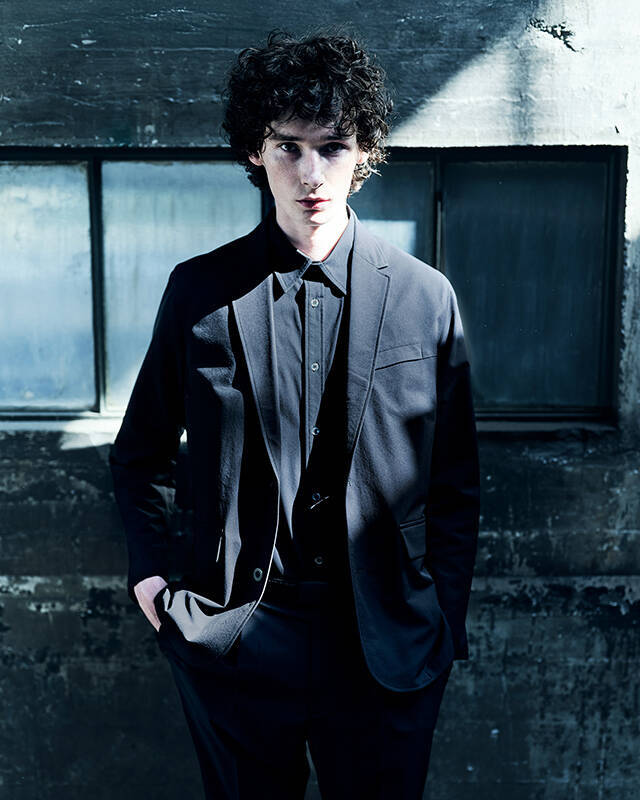 高機能素材と黒が持つ洗練美を融合した新ライン「コムサメン ブラック」が本格始動！