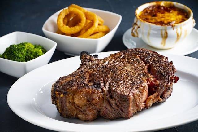 沖縄・瀬良垣アイランドの明るい日差しの下で過ごすワーケーションプラン誕生