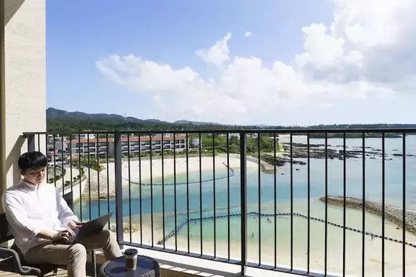 「沖縄・瀬良垣アイランドの明るい日差しの下で過ごすワーケーションプラン誕生」の画像