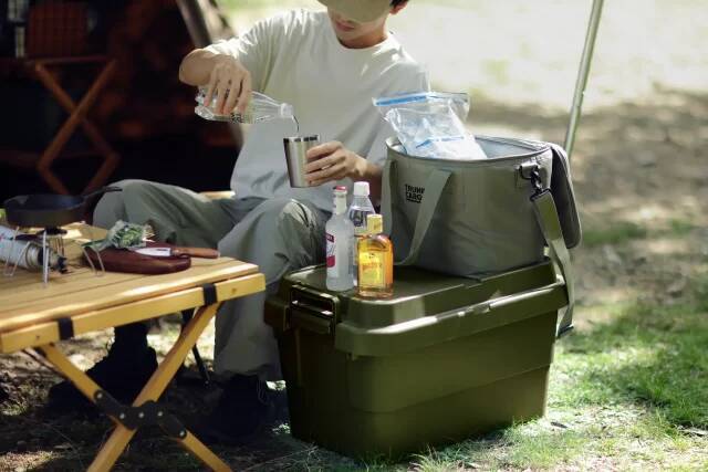 キャンプで人気の「トランクカーゴ」にジャストフィットで収納可能なソフトクーラーバッグが登場