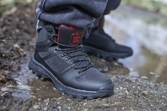 防水・防滑・保温機能を備えた「GLAZE」のスニーカーブーツは街歩きからアウトドアまで活躍