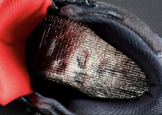 防水・防滑・保温機能を備えた「GLAZE」のスニーカーブーツは街歩きからアウトドアまで活躍