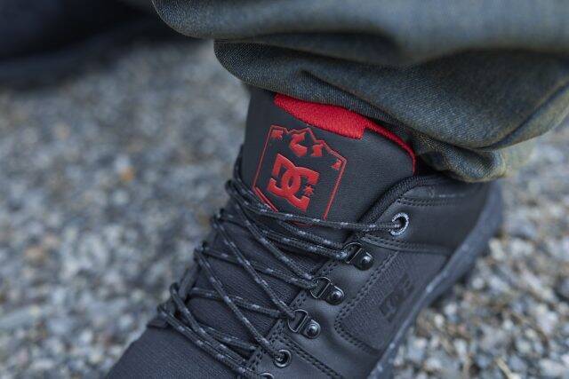 防水・防滑・保温機能を備えた「GLAZE」のスニーカーブーツは街歩きからアウトドアまで活躍