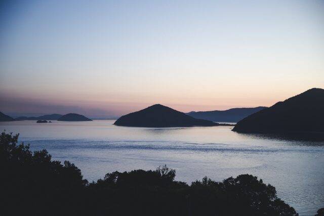 瀬戸内海が一望できるプライベートヴィラ「積修館」誕生。香川県三豊で体験する、非日常とくつろぎの時間