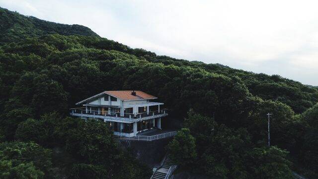 瀬戸内海が一望できるプライベートヴィラ「積修館」誕生。香川県三豊で体験する、非日常とくつろぎの時間