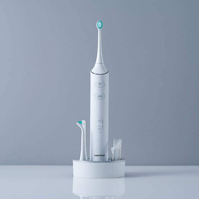 忙しいビジネスパーソン必見！ 1台ですべての汚れを落とす新世代の電動歯ブラシ「Water Sonic」