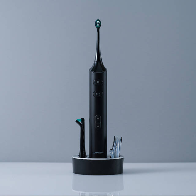 忙しいビジネスパーソン必見！ 1台ですべての汚れを落とす新世代の電動歯ブラシ「Water Sonic」
