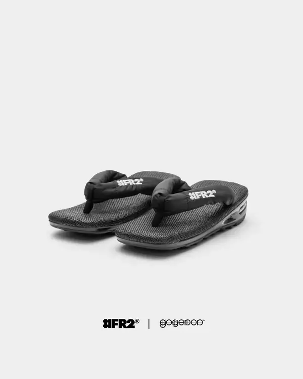 「goyemon×#FR2がコラボ。アバンギャルドな魅力を放つ特別な「unda-雲駄-」2色が発売」の画像