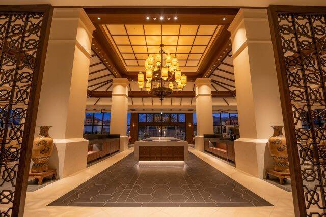 二夜限りの開催。石垣島リゾートで味わう、星付きレストラン「銀座 やまの辺」と琉球料理のコラボディナー