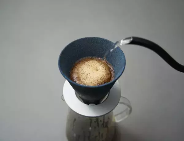 「セラミックでコーヒーの不要な雑味を取り除く「cerapotta（セラポッタ）」のコーヒーフィルター」の画像