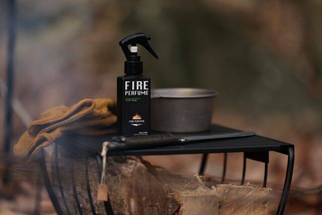 火を眺めながら上質な時間が過ごせる“焚き火専用”の香水「ファイヤーパフュームTM」とは？