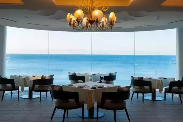 宿泊しなくても楽しめる「葉山ホテル音羽ノ森」の鉄板焼ランチとフレンチディナー