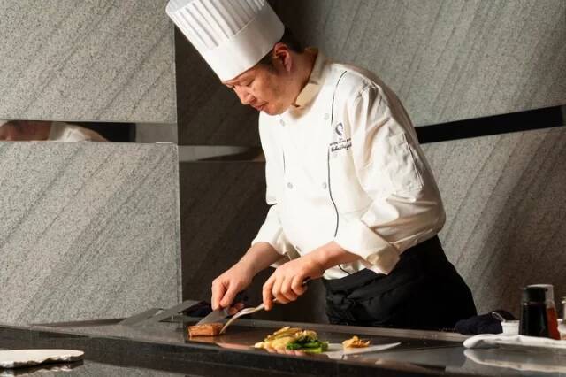 宿泊しなくても楽しめる「葉山ホテル音羽ノ森」の鉄板焼ランチとフレンチディナー