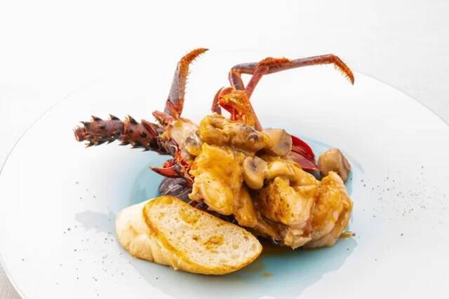 宿泊しなくても楽しめる「葉山ホテル音羽ノ森」の鉄板焼ランチとフレンチディナー