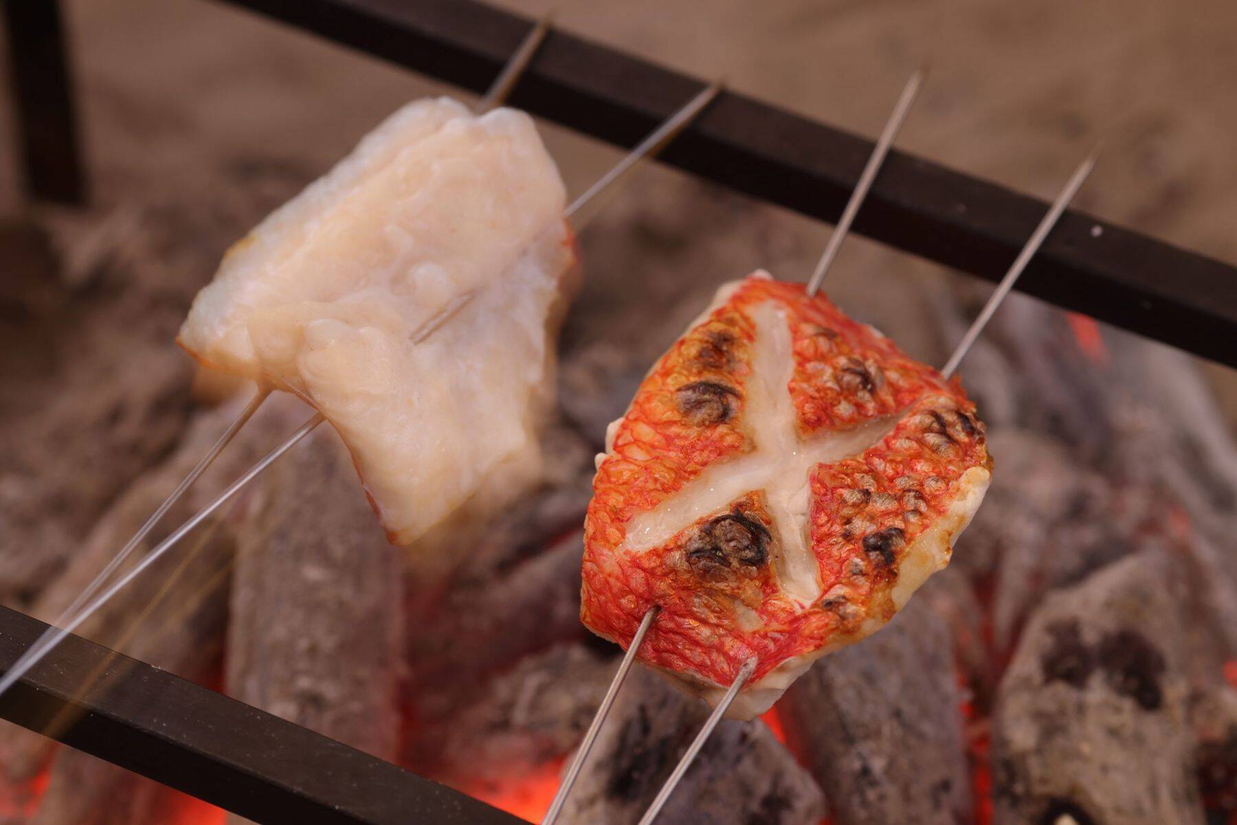 東京・西麻布｜スタイリッシュな囲炉裏が目を引く。完全個室のプライベートレストラン「徒然」