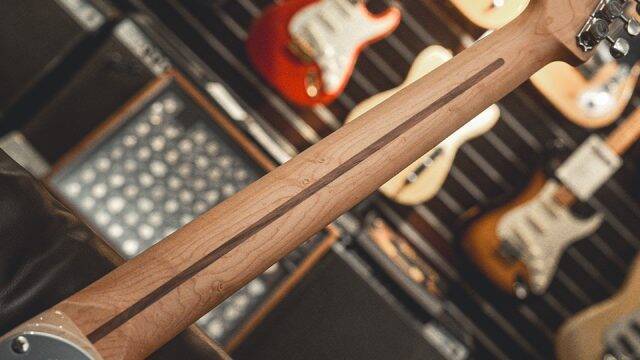 江戸後期創業の老舗「三木楽器」から、200周年記念に制作した4機種の新しいエレキギターが登場！