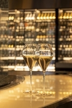 帝国ホテルシャンパンバー「The Rendez-Vous AWA」で展覧会タイアップカクテルを販売