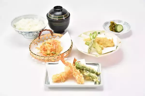 「鮎・たけのこ・桜海老・白海老など初夏の天ぷらを食す。「新宿つな八」の薫風シリーズ7種」の画像