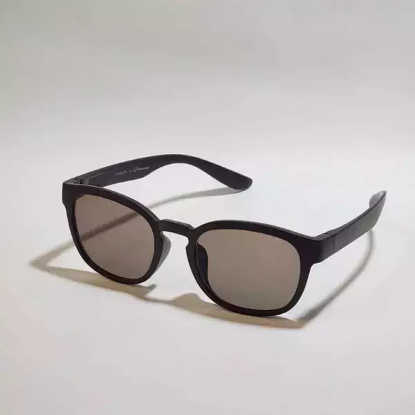 五感を研ぎ澄ます室内用サングラス「ノイキャンめがね」。コーヒーを楽しむサステナブルな1本