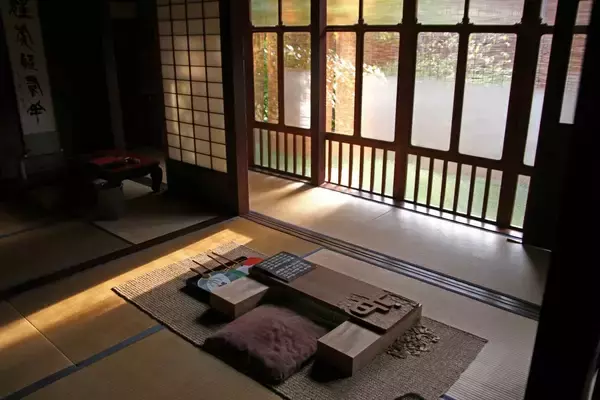 石川県加賀市でめぐる、文化と芸術の秋。北大路魯山人による陶芸や古九谷の名品に出会う旅