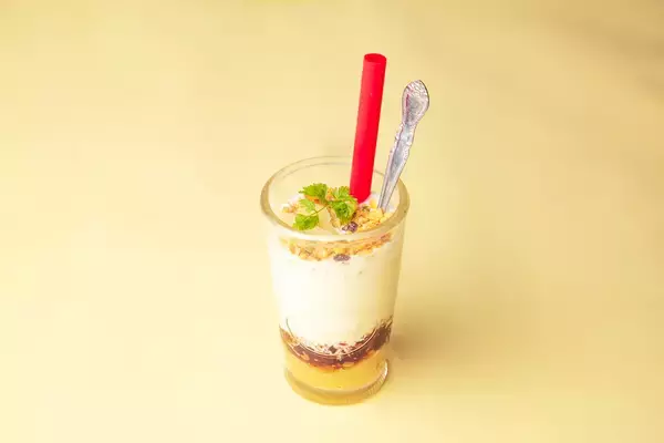 「“チーズ×フルーツ”の春スイーツ！CheeseTableの桃と苺のパフェ＆飲めるチーズケーキ」の画像