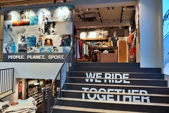 東京・神田に「Burton Store Tokyo Kanda」が誕生、最新のスノーボード関連グッズをチェック