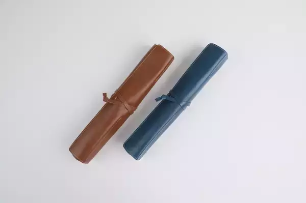 「純国産の牛革製ケース入り、アウトドアで大活躍する“チタン製カラトリーセット”」の画像