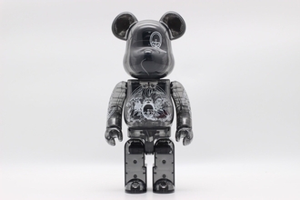 QUEENの50年を刻む。ミュージシャン・モデルの“聴ける”BE@RBRICKスピーカーが登場