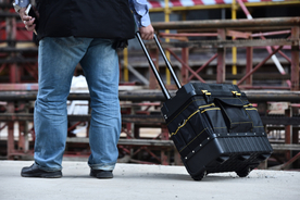 持ち運びに最適なスーツケース型工具箱「Rolling Tool Bag」