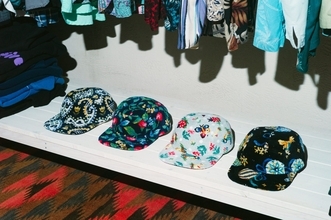 FEILERの残反を活用。PASS THE BATONが打ち出す、唯一無二の存在感を誇る「Chenille Jet Cap」