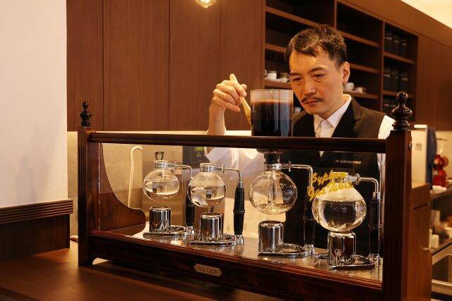 神戸のローカルな雰囲気とコーヒーを楽しむ喫茶、ゴールデンカップ神戸がオープン！