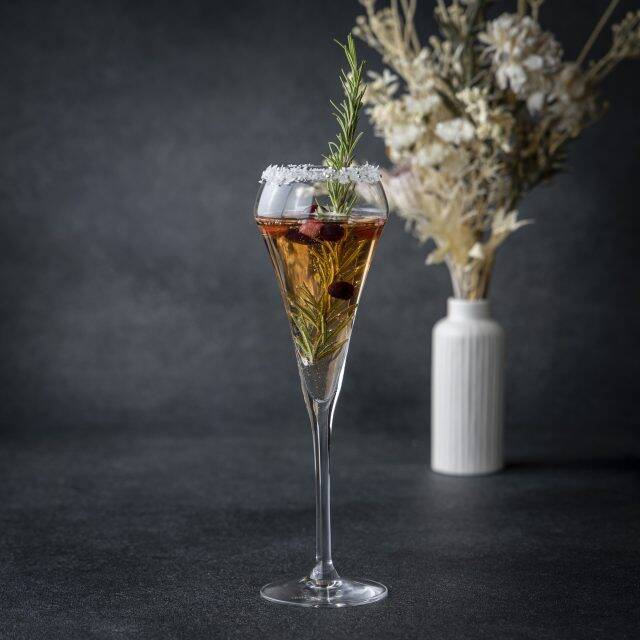 風雅な和のクリスマスを表現。「FANCL令和本膳」のクリスマスアフタヌーンティー「雪月花」