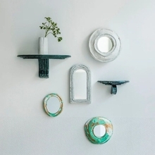 恵比寿のギャラリー「Vertigineux≠tmh.」で開催の「美しい窓辺」企画展。廃材から生まれる花器や壁飾を展開