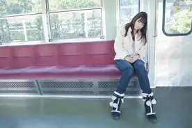 社会人に聞いた 電車で隣に座られたら嫌な人の特徴 香水がきつい イヤホンから音漏れ 15年3月23日 エキサイトニュース