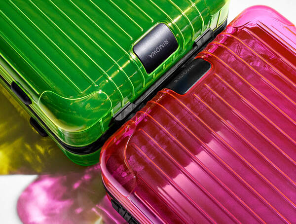 ド派手ネオン Rimowa の最新スーツケースは Iphoneケース とオソロで Rimowa Essential Collection 21年7月8日 エキサイトニュース